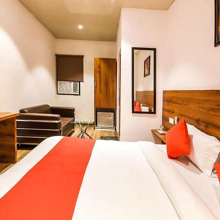 CAPITAL O 19133 Oak Tree Hotel Nuova Delhi Esterno foto