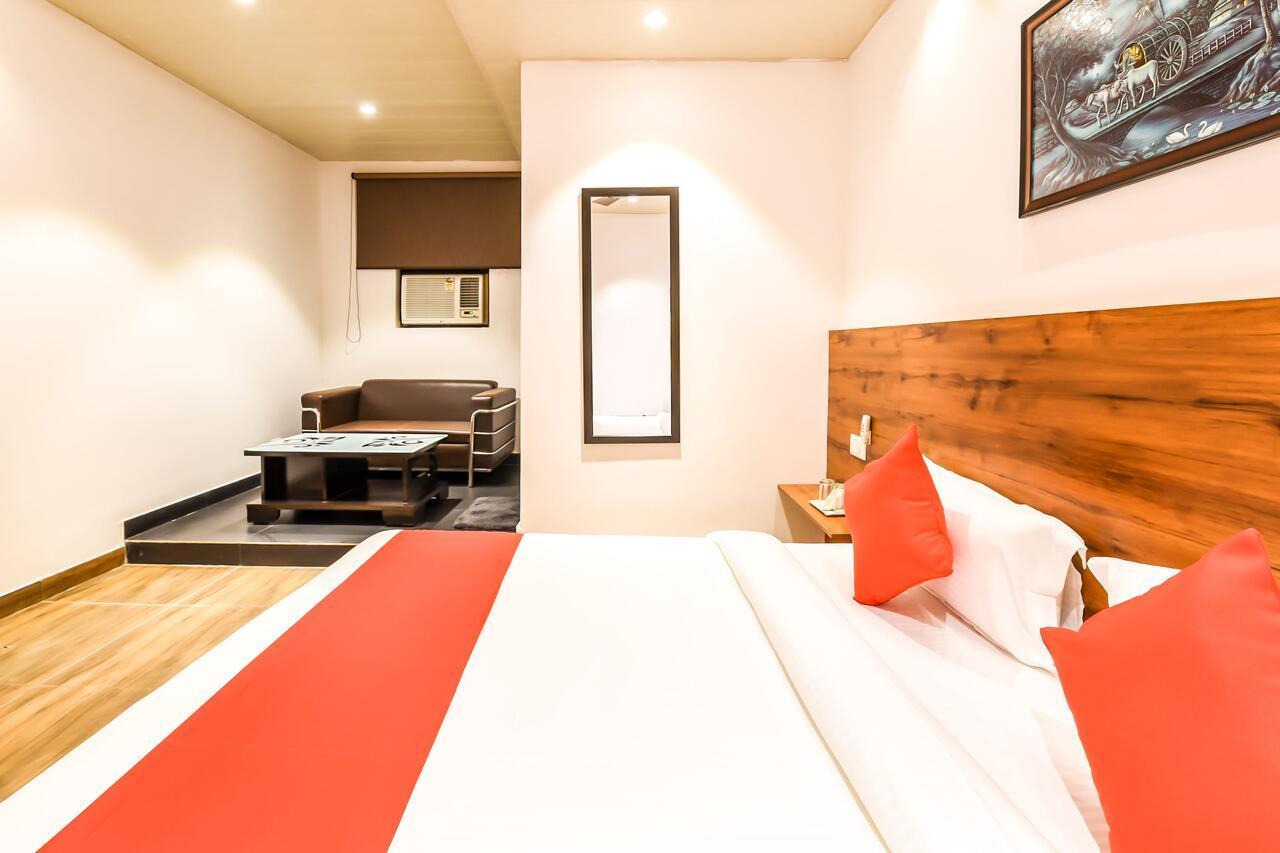 CAPITAL O 19133 Oak Tree Hotel Nuova Delhi Esterno foto