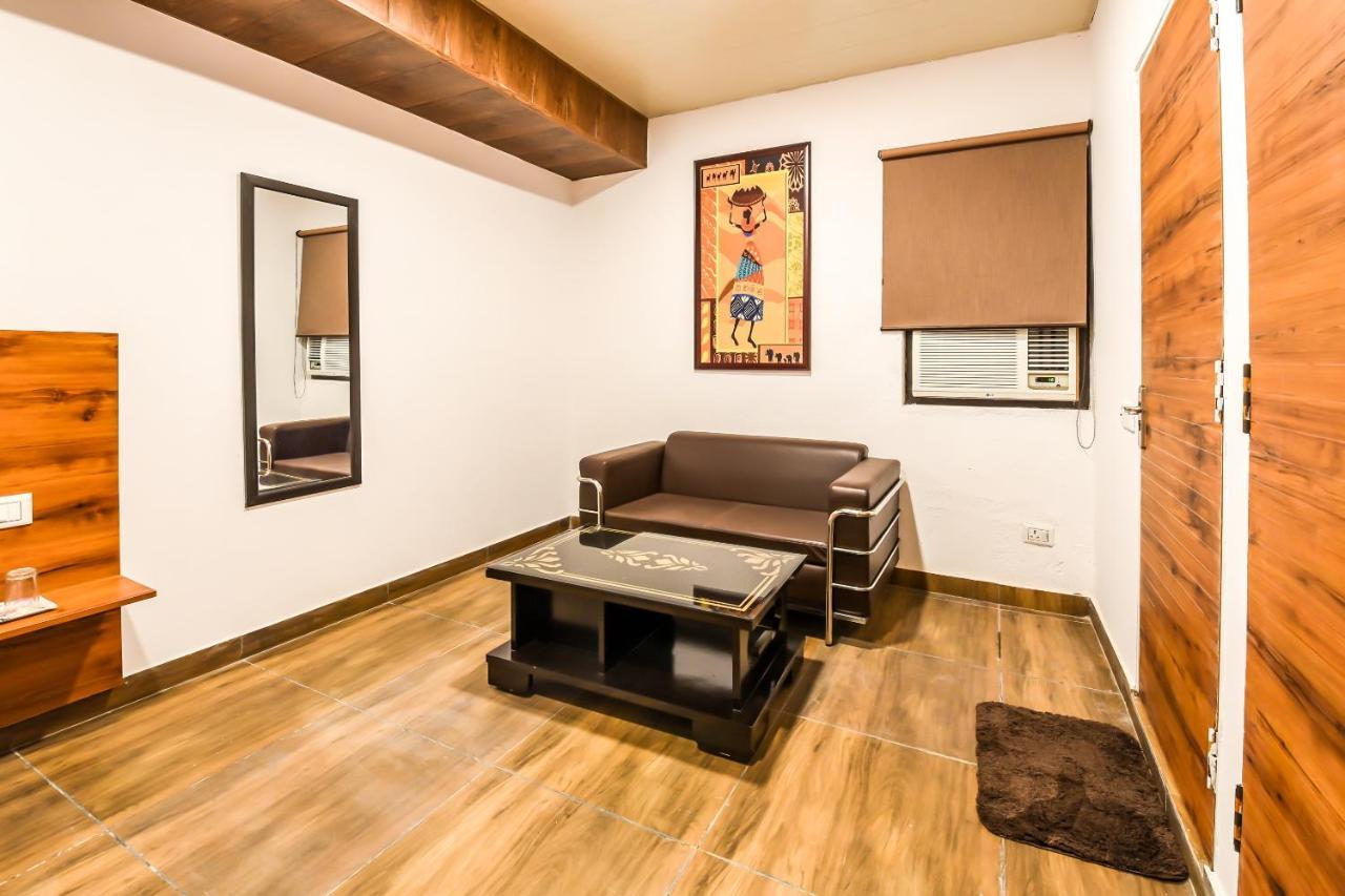 CAPITAL O 19133 Oak Tree Hotel Nuova Delhi Esterno foto