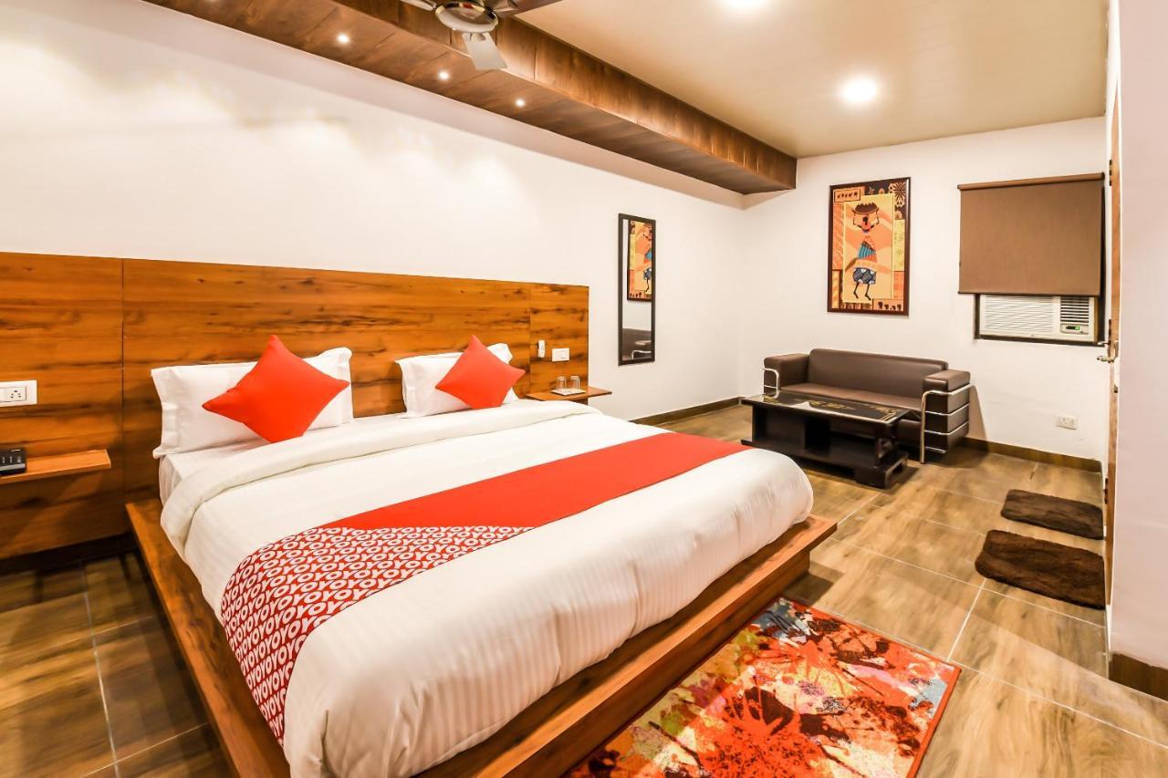 CAPITAL O 19133 Oak Tree Hotel Nuova Delhi Esterno foto