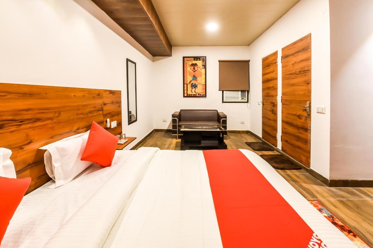 CAPITAL O 19133 Oak Tree Hotel Nuova Delhi Esterno foto