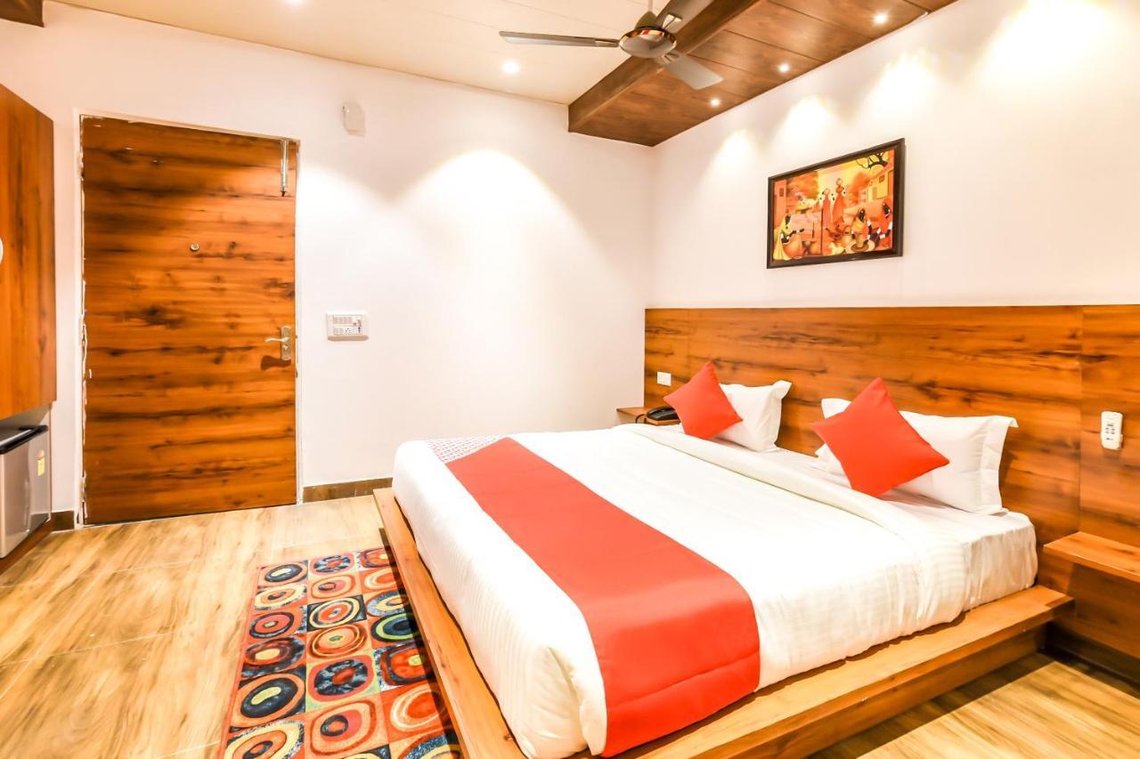CAPITAL O 19133 Oak Tree Hotel Nuova Delhi Esterno foto