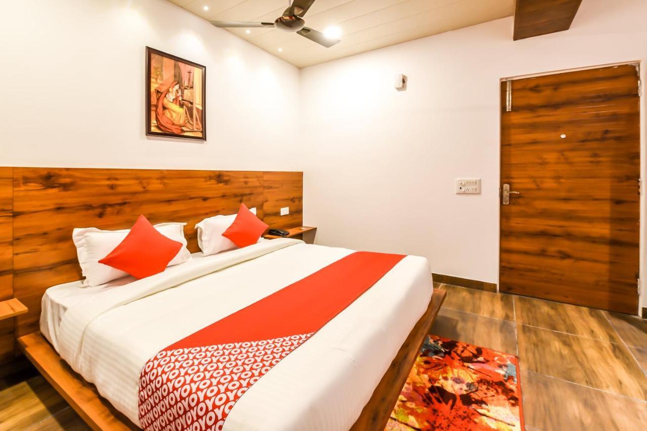 CAPITAL O 19133 Oak Tree Hotel Nuova Delhi Esterno foto
