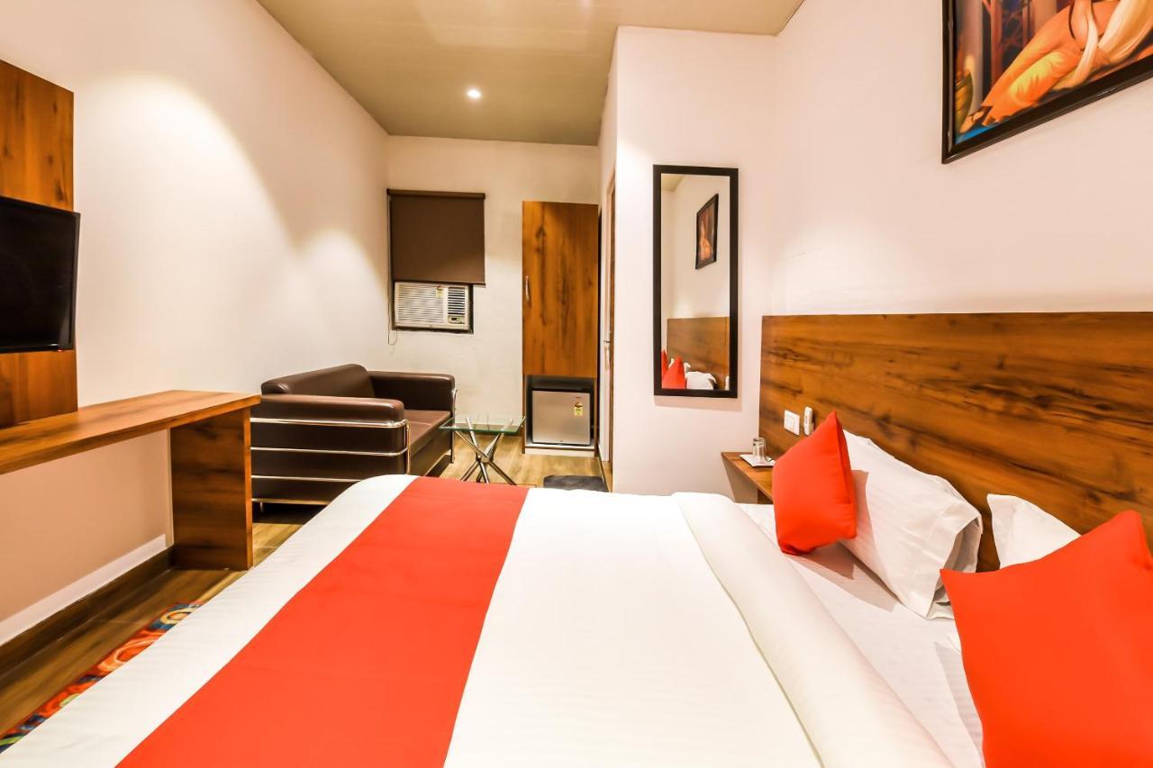 CAPITAL O 19133 Oak Tree Hotel Nuova Delhi Esterno foto