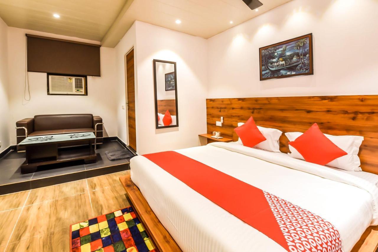 CAPITAL O 19133 Oak Tree Hotel Nuova Delhi Esterno foto