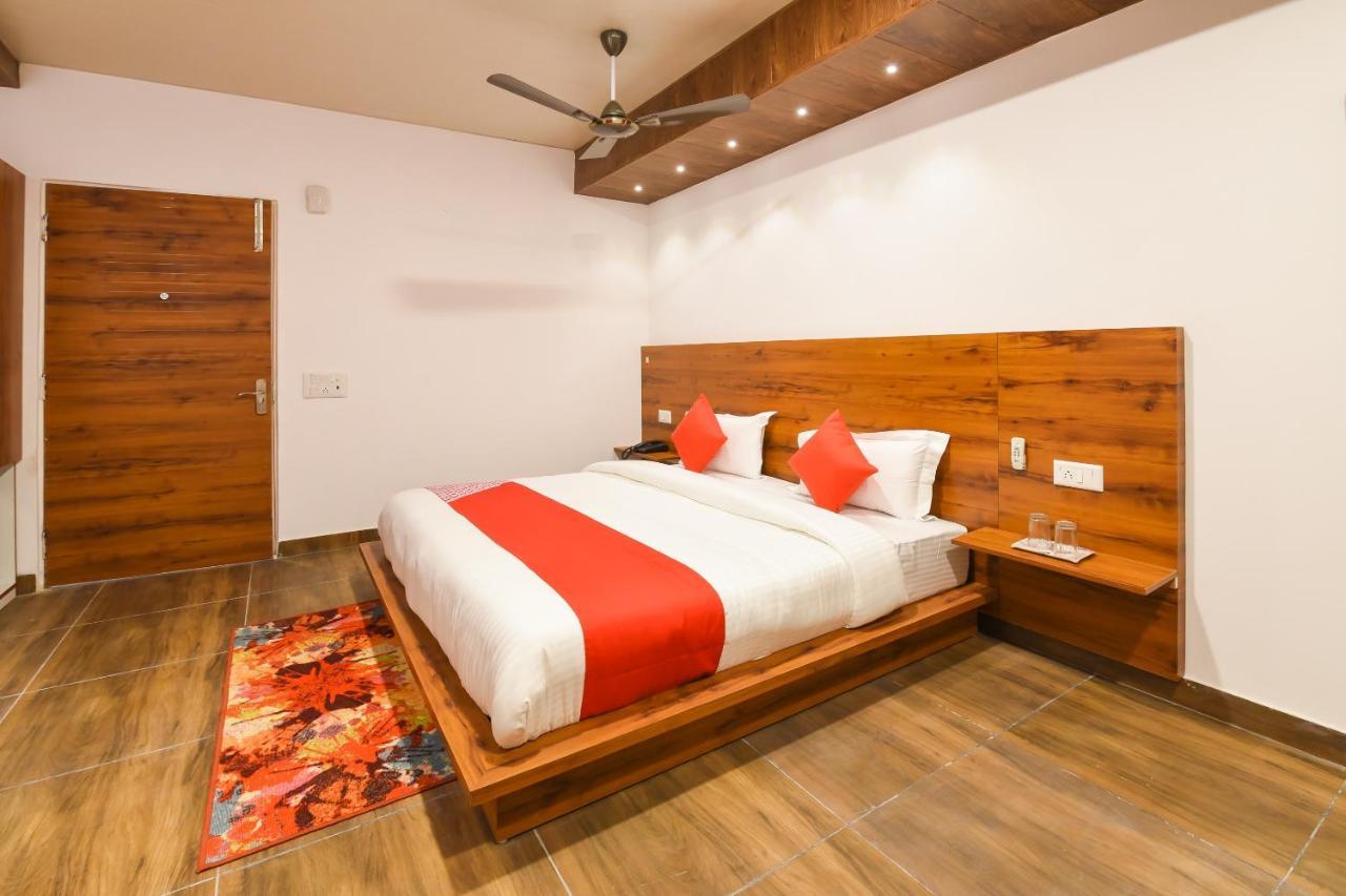 CAPITAL O 19133 Oak Tree Hotel Nuova Delhi Esterno foto