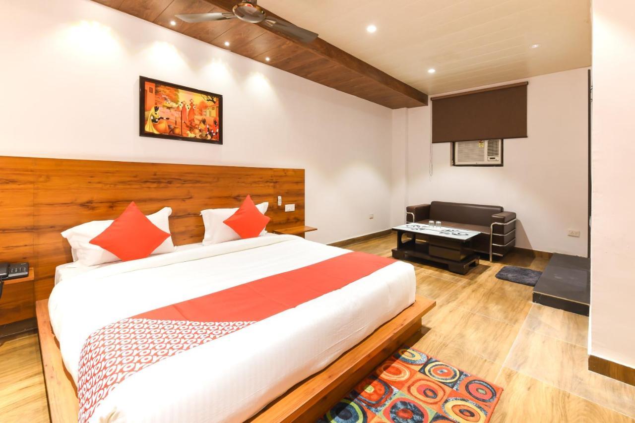 CAPITAL O 19133 Oak Tree Hotel Nuova Delhi Esterno foto