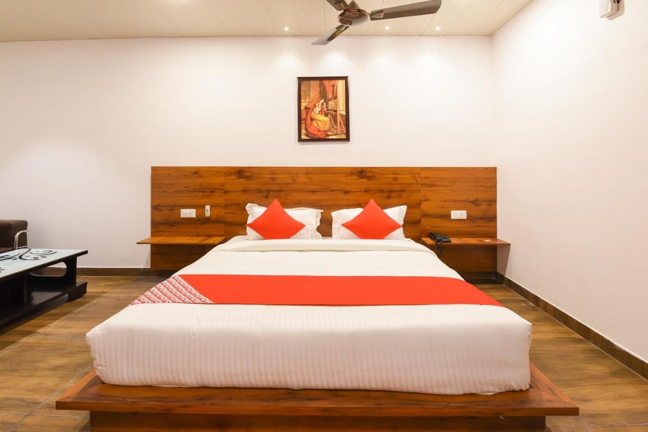 CAPITAL O 19133 Oak Tree Hotel Nuova Delhi Esterno foto